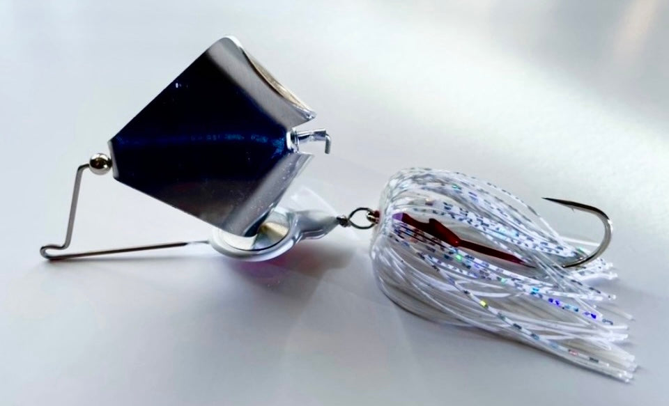 LURE INNOVATIONS ULTIMATEBUZZ SWING HOOK BUZZBAIT SILVER & WHITE WITH LARGE LUNKER BLADE